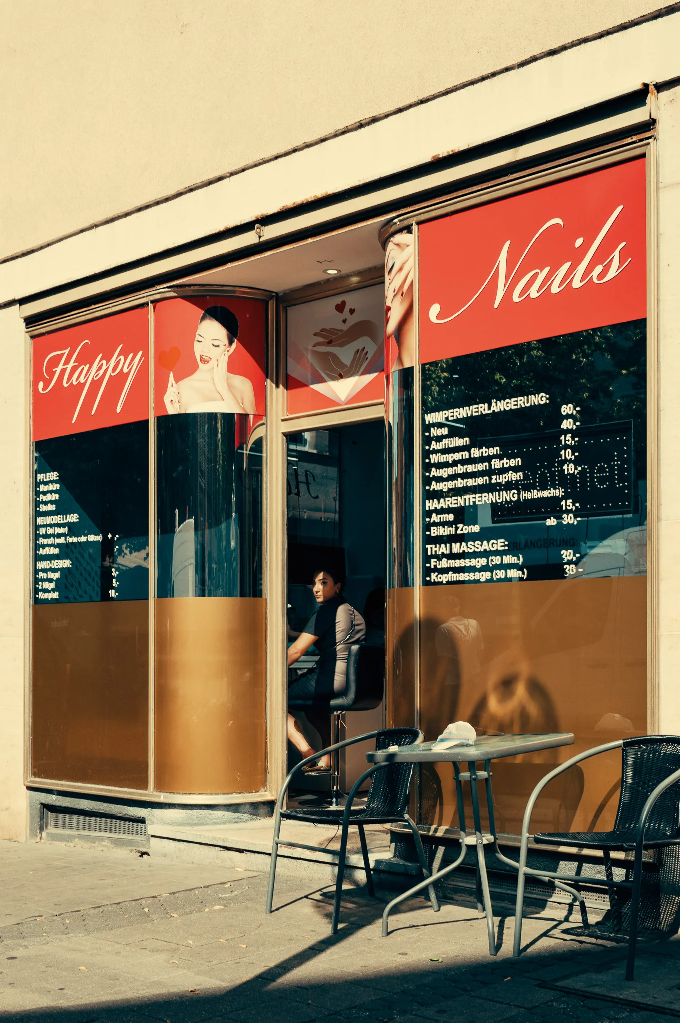 Happy Nails